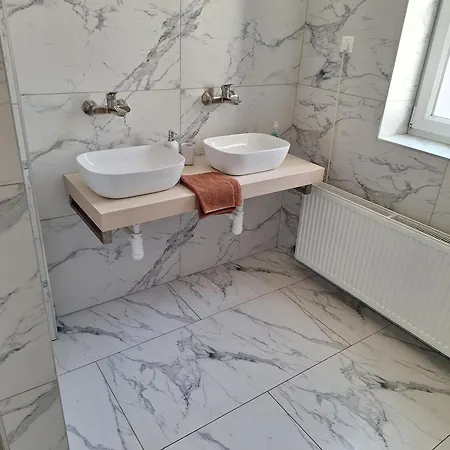 Laguna 2 B * Nemsova